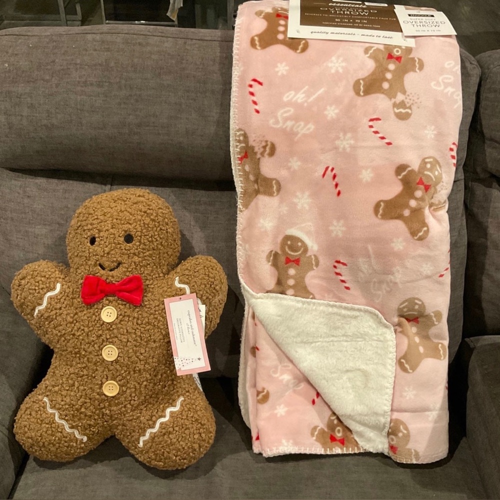 Viral duo. Gingerbreadman pillow  and pink blanket